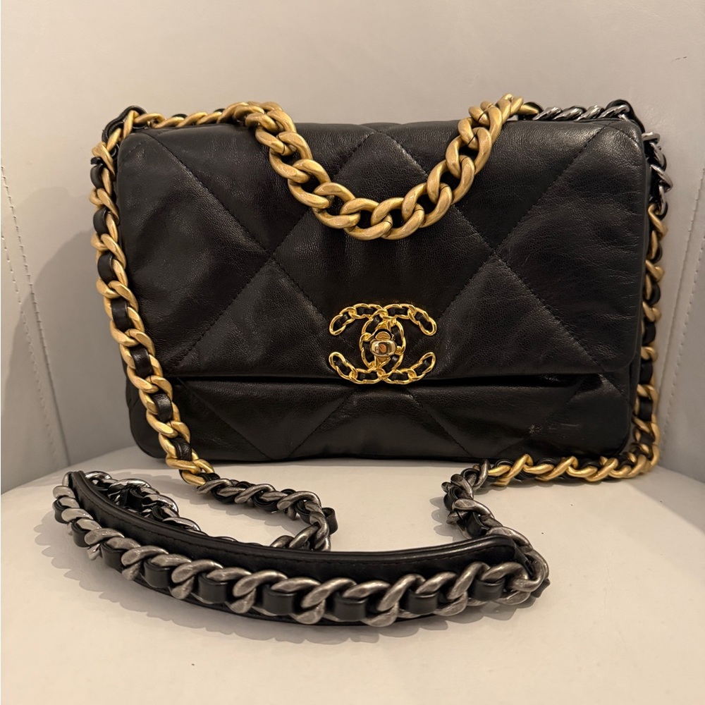 CHANEL 19 SMALL BLACK & GOLD